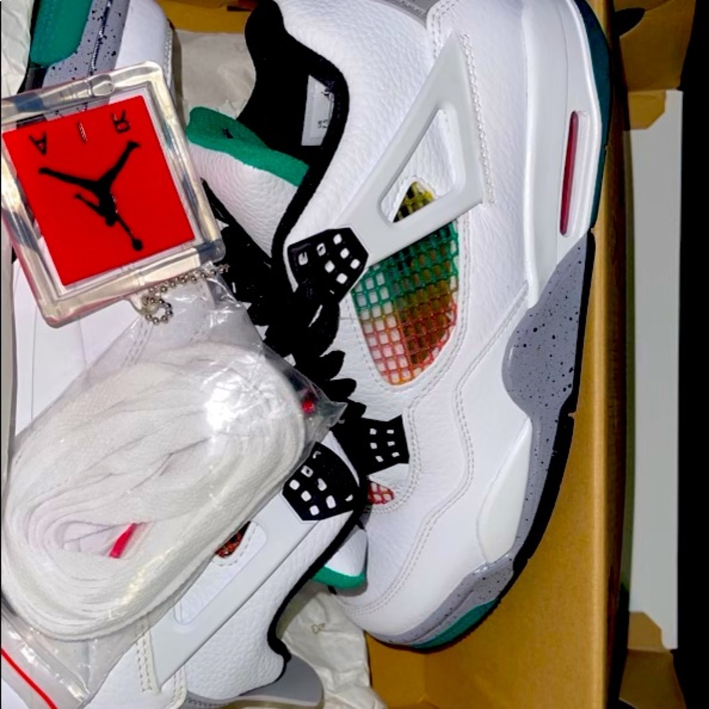 Jordan 4 women’s size 7.5